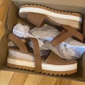 Toms Diana Tan Leather Sandal new in box